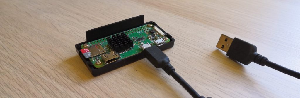 Ci-dessus : Mon raspberry Pi Zero W (un peu pimpé avec son radiateur et son boitier).